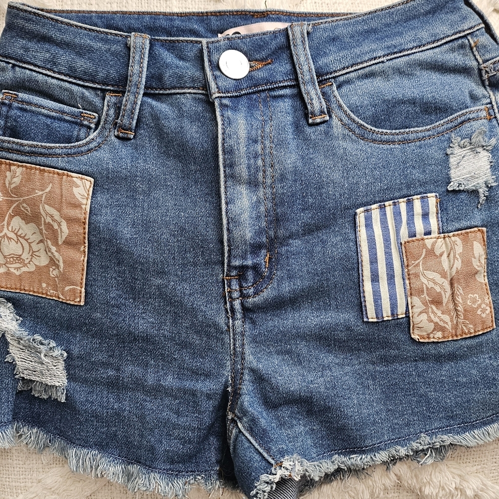 Euc SO high rise denim shorts (D25)